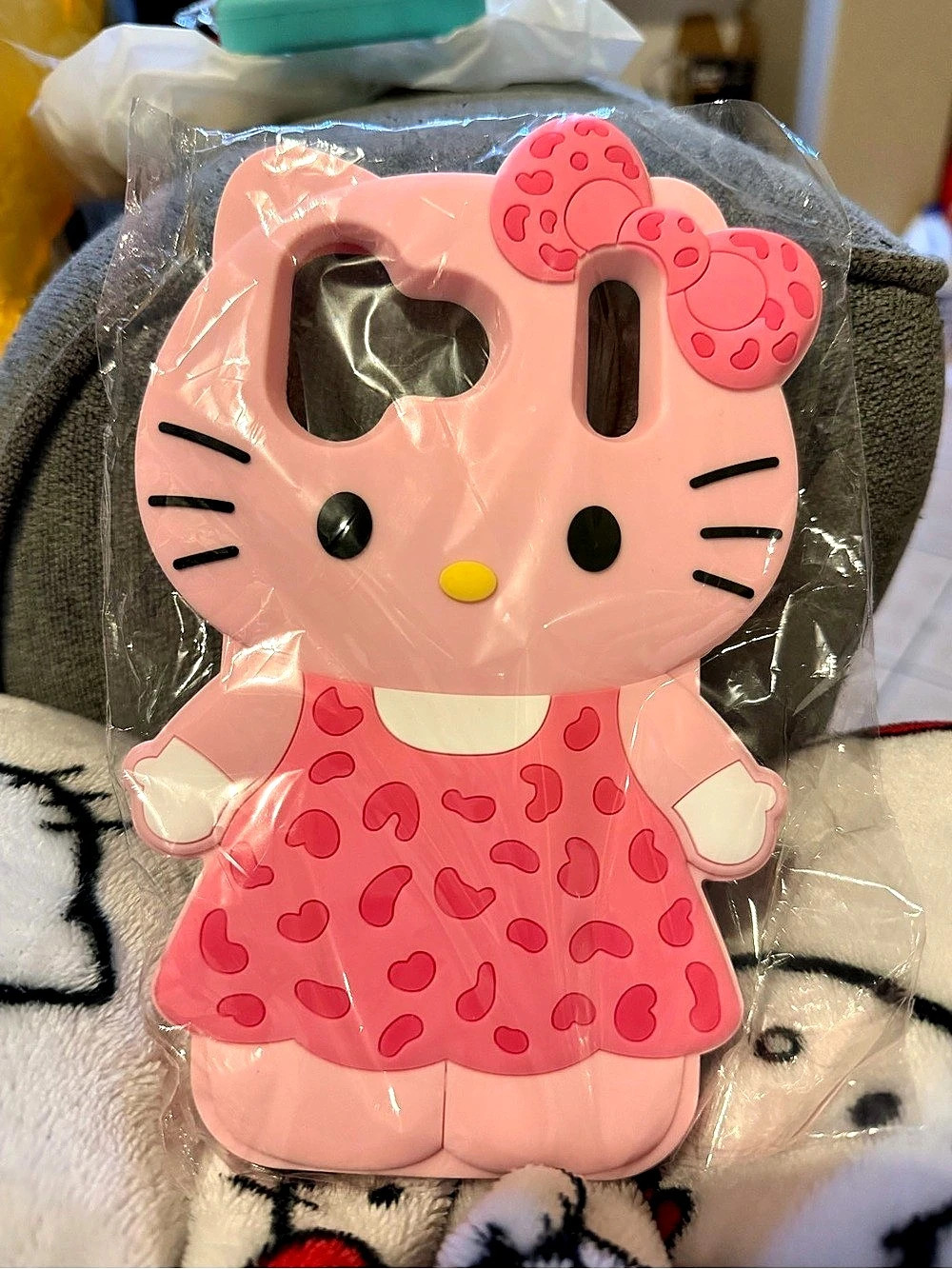 Sanrio Hello Kitty Pink 1Phone 17 pro max Case
